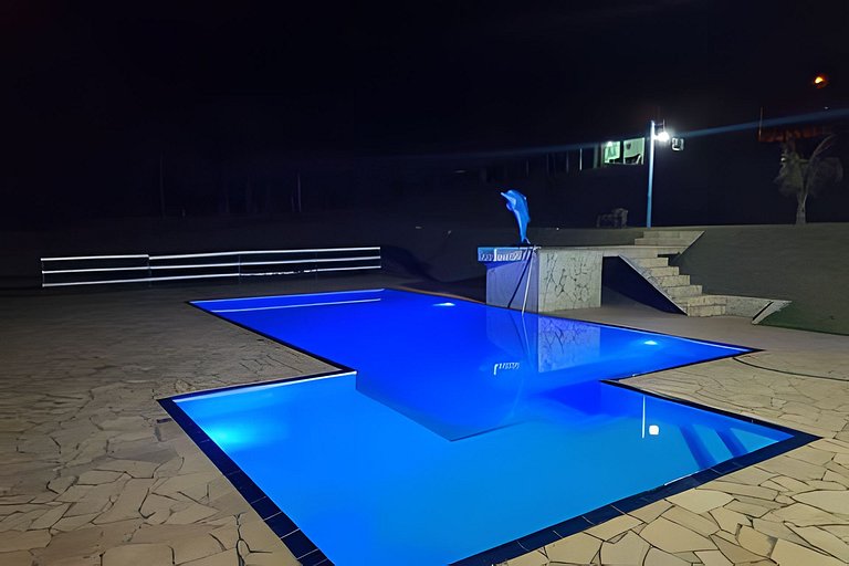 Chácara com 4 Chalés, grande piscina e muito verde