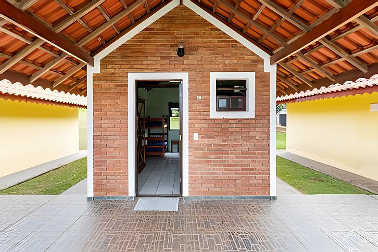Chácara com 4 Chalés, grande piscina e muito verde