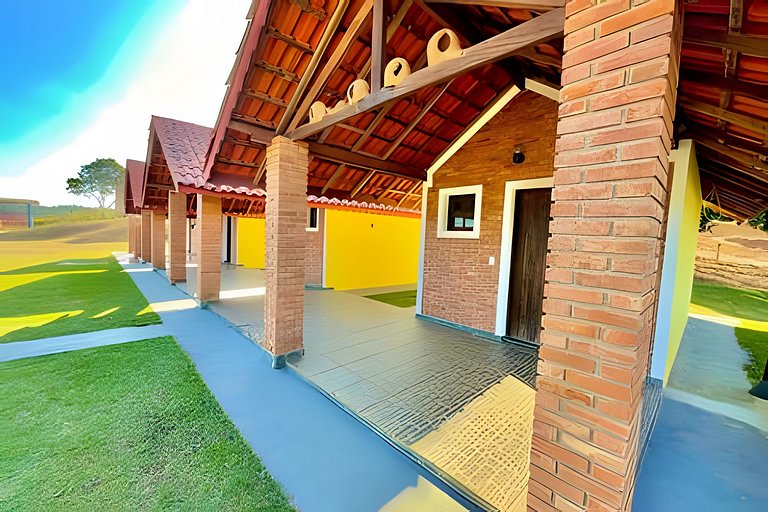 Chácara com 4 Chalés, grande piscina e muito verde