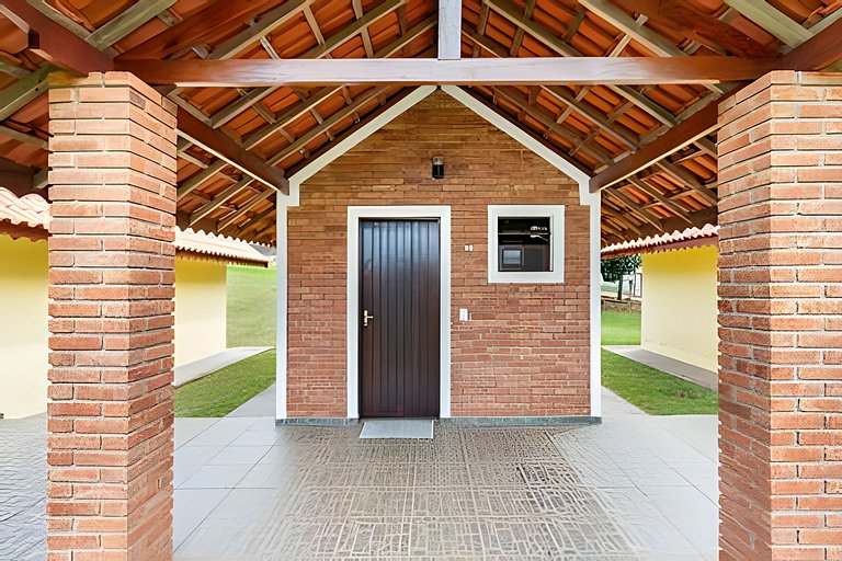 Chácara com 4 Chalés, grande piscina e muito verde