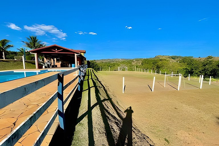 Chácara com 4 Chalés, grande piscina e muito verde