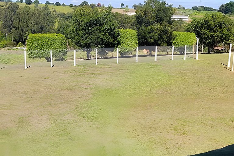 Chácara com 4 Chalés, grande piscina e muito verde