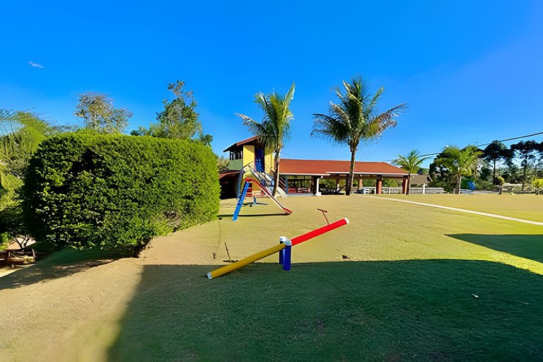 Chácara com 4 Chalés, grande piscina e muito verde