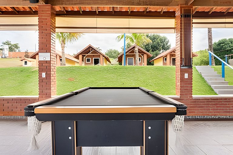 Chácara com 4 Chalés, grande piscina e muito verde