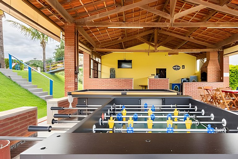 Chácara com 4 Chalés, grande piscina e muito verde