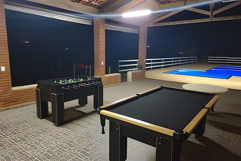 Chácara com 4 Chalés, grande piscina e muito verde