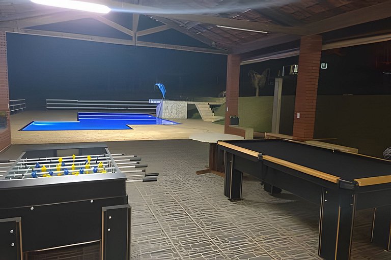 Chácara com 4 Chalés, grande piscina e muito verde