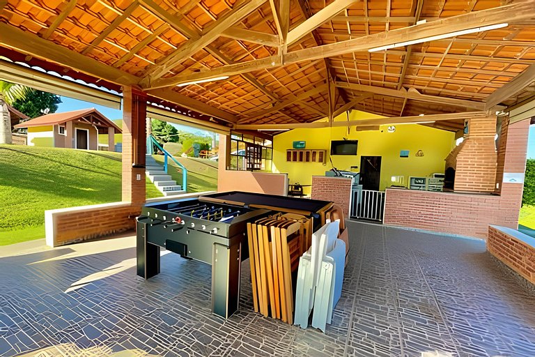Chácara com 4 Chalés, grande piscina e muito verde