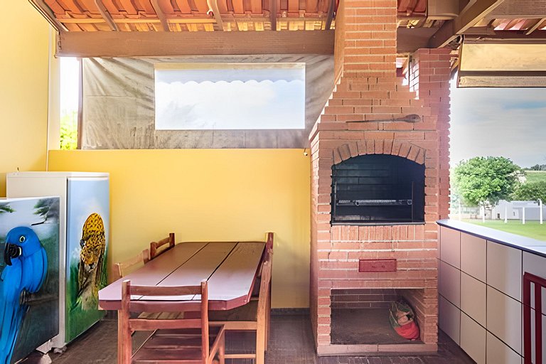 Chácara com 4 Chalés, grande piscina e muito verde