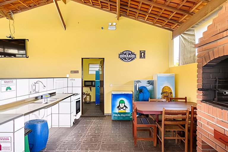 Chácara com 4 Chalés, grande piscina e muito verde