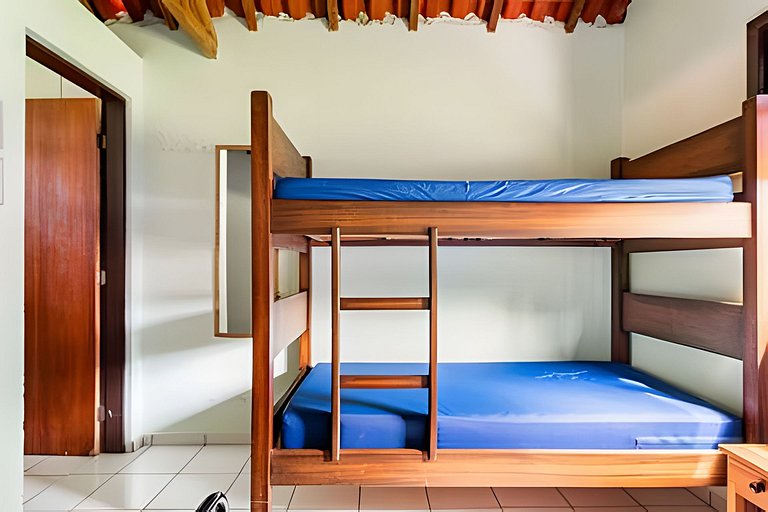 Chácara com 4 Chalés, grande piscina e muito verde
