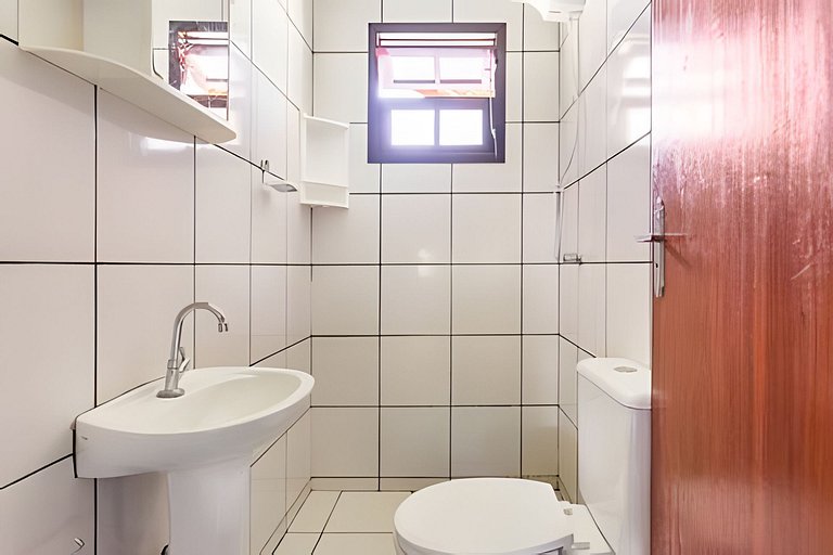 Chácara com 4 Chalés, grande piscina e muito verde