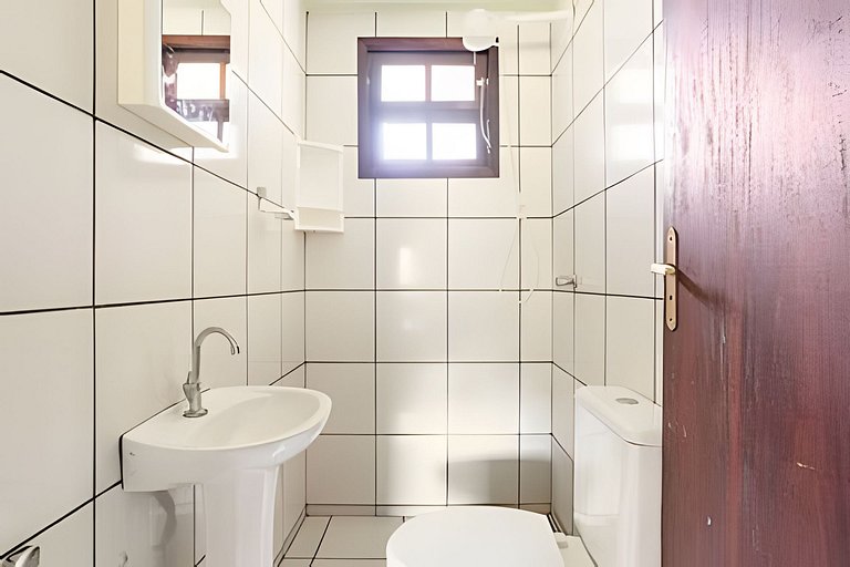 Chácara com 4 Chalés, grande piscina e muito verde