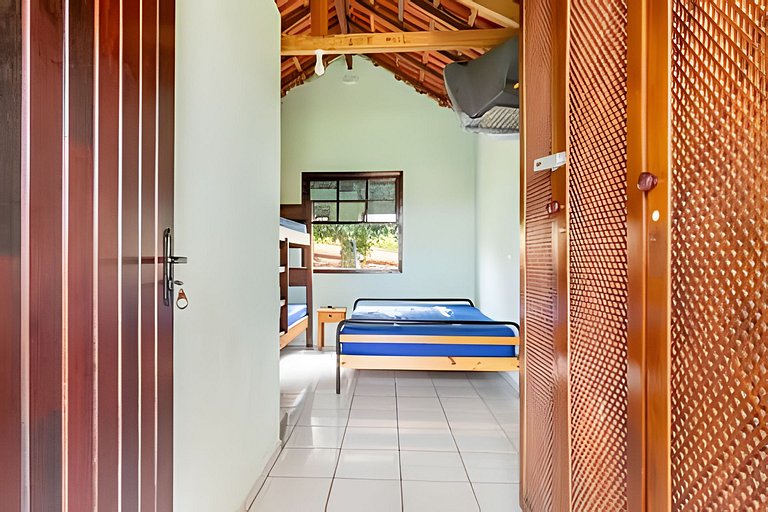 Chácara com 4 Chalés, grande piscina e muito verde