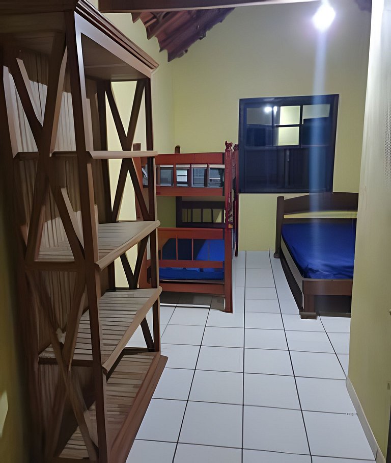 Chácara com 4 Chalés, grande piscina e muito verde